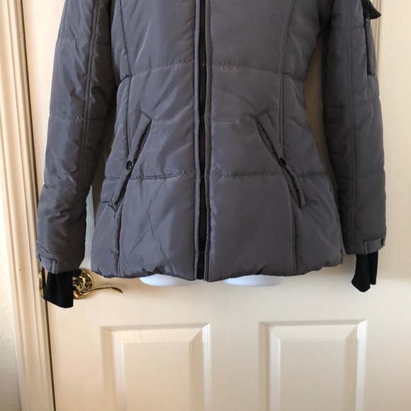 Beautiful gray puffer jacket - Picture 6 of 16